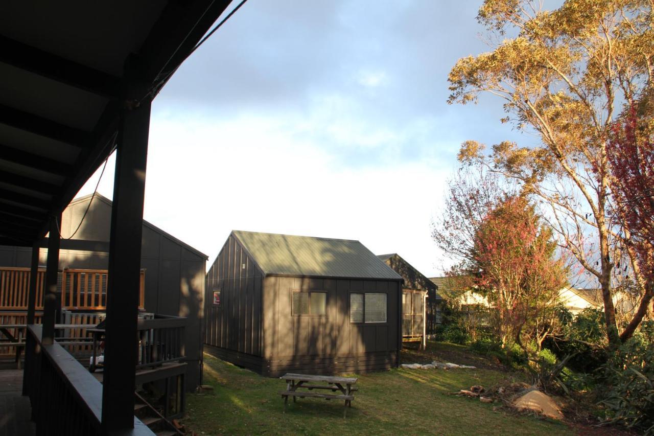 Hugo & Carters Backpackers & Motel Tauranga Exteriér fotografie The Village