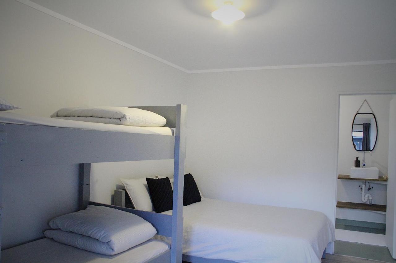 Hugo & Carters Backpackers & Motel Tauranga Exteriér fotografie A room at the hotel